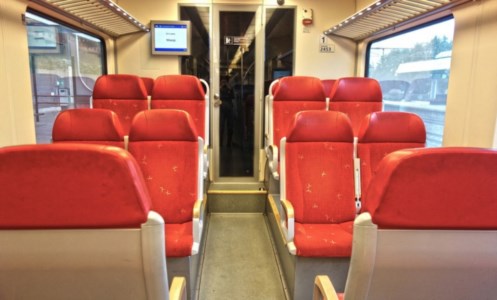Viaggio da incuboMolestie sessuali sul treno diretto a Milano, 6 ragazze denunciano: «Eravamo circondate»