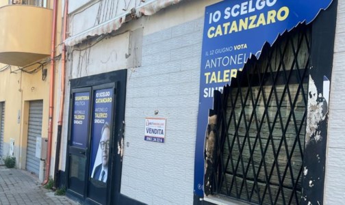 Il gestoElezioni a Catanzaro, atto vandalico nella sede del candidato Talerico: «Presenteremo denuncia»