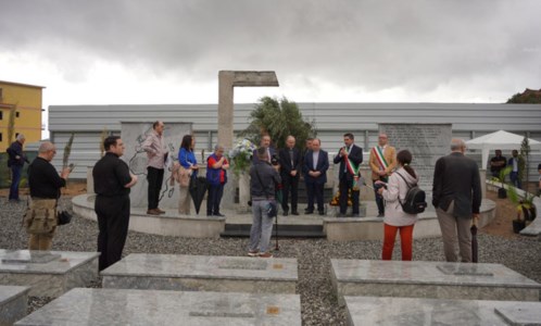 Dramma infinitoA Reggio Calabria il cimitero per le vittime del mare, già sepolti 45 migranti morti nel Mediterraneo