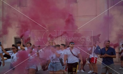 Calcio CalabriaL’Ardore vola in Promozione e in città esplode la festa in piazza