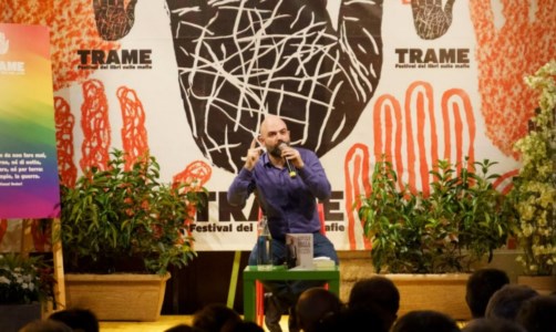 Lotta alla mafiaTrame festival ospita Roberto Saviano: «Il coraggio si sceglie, non capita»