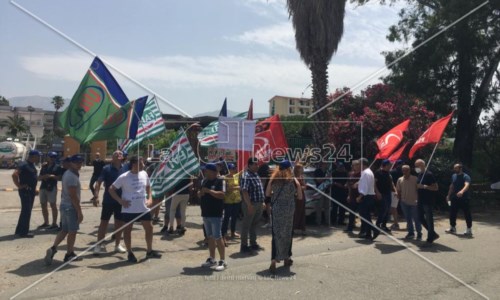 Lo scioperoReggio, vertenza Alival: «Da oggi al via la mobilitazione permanente per salvare i 79 posti di lavoro»