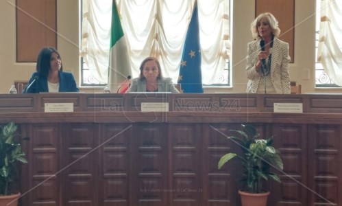 CatanzaroLamorgese in Calabria, firmato il protocollo di attivazione del numero unico europeo per l’emergenza