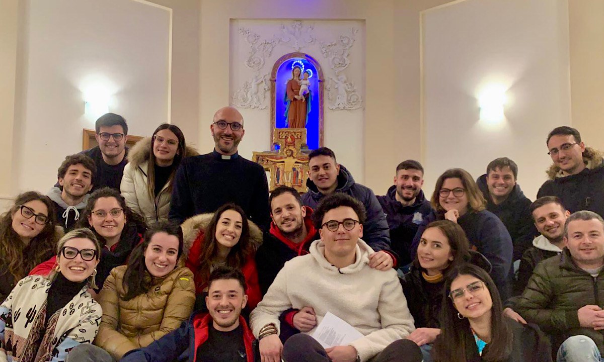 Don Lauria con il Gruppo Giovani di San Benedetto Abate