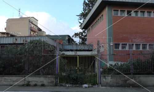 Scuola media Salvatore Bevacqua fatiscente e in attesa di demolizione a Reggio Calabria