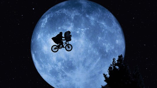 Quarant’anni di ET, l’extraterrestre che attraversò la luna per farci sognare