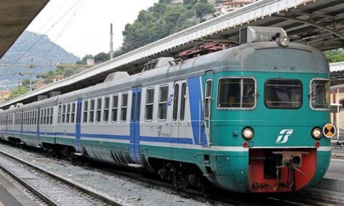 Rete ferroviariaStop ai treni a gasolio tra Crotone e Catanzaro Lido, aggiudicata la gara da 27 milioni per l’elettrificazione della linea