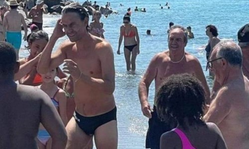 Pippo Inzaghi in spiaggia a Reggio Calabria