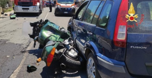 Tragedia nel CatanzareseIncidente a Sellia Marina, violento scontro tra auto e moto: deceduto il centauro