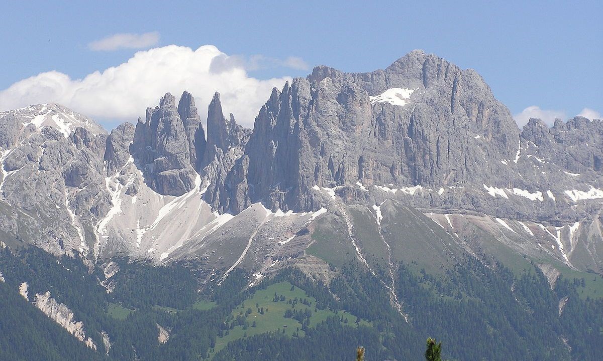Il Catinaccio delle Dolomiti (Foto Wikipedia)