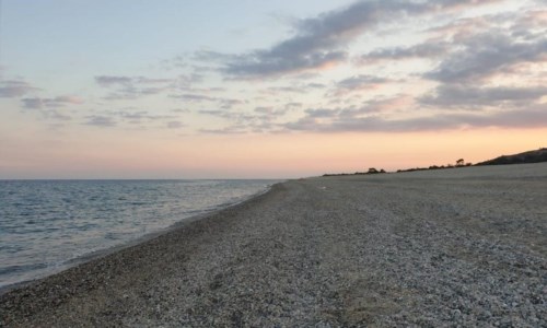 Vacanze naturisteNella Locride la prima spiaggia comunale per nudisti in Calabria