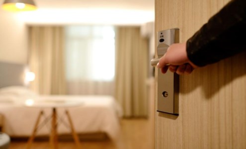 Vacanze da incuboMaxitruffa in hotel: turisti pagano la caparra ma la stanza non esiste