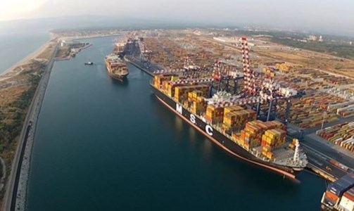 TrasportiNuovo record per il porto di Gioia Tauro: «17 navi attraccate contemporaneamente»
