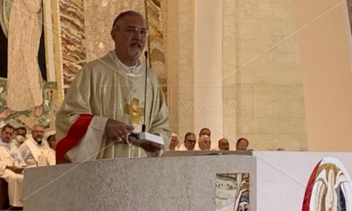 Giornata storicaConsacrata la chiesa a Paravati, il vescovo: «Il mondo ha bisogno di tante mamme come Natuzza»