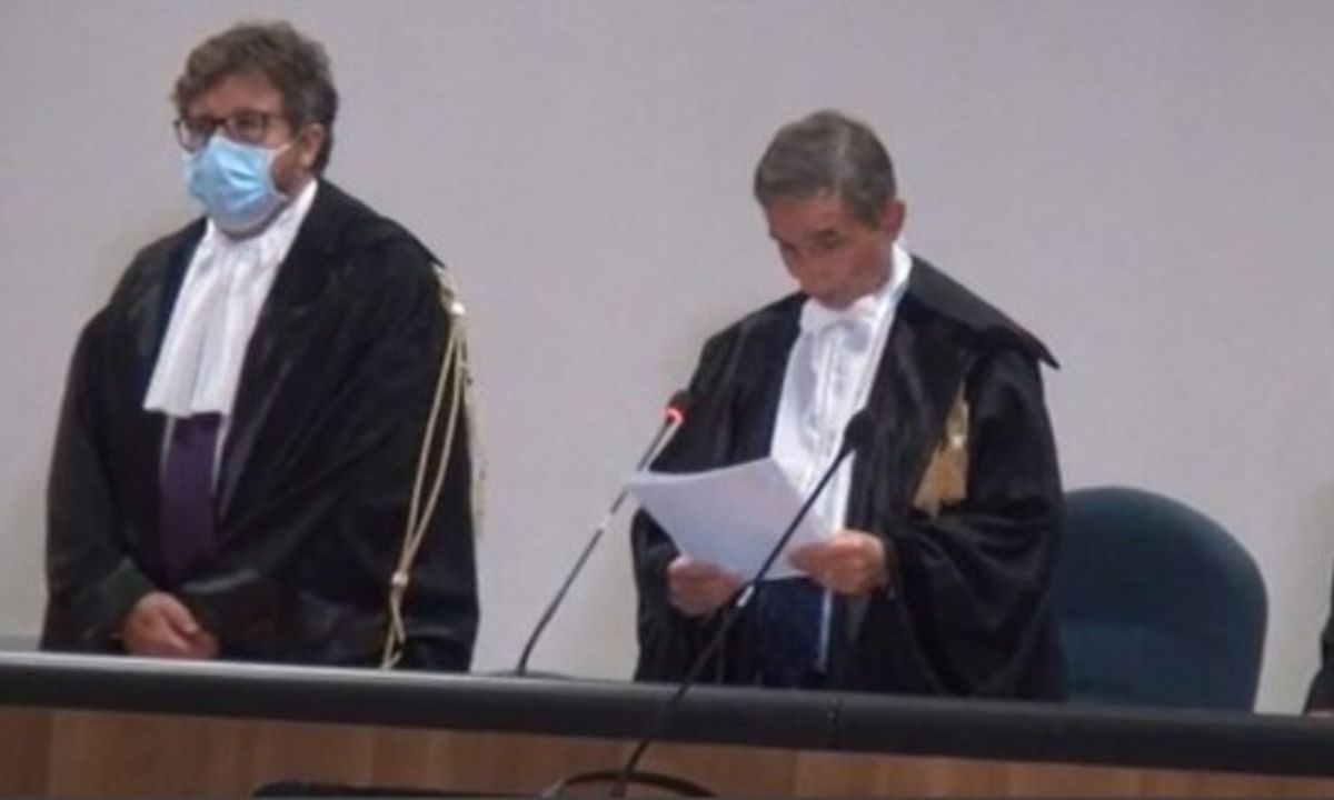 I giudici di Corte d’assie d’appello di Palermo durante la lettura del dispositivo (Foto Ansa)