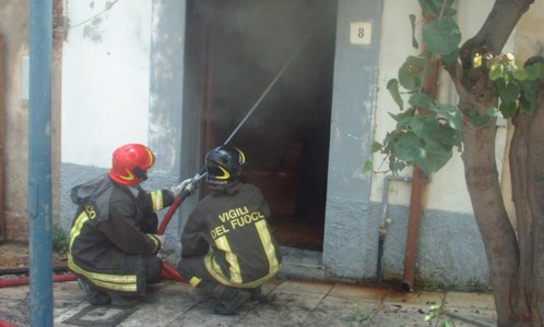 Dramma a BiancoTragedia nel Reggino, anziana disabile muore in un incendio scoppiato nella propria casa
