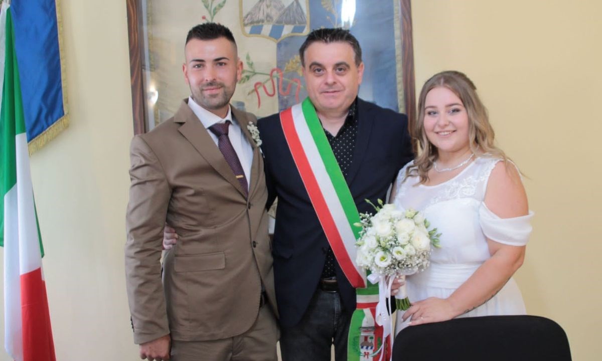Bogdan e Angelina insieme al sindaco di Sellia  Davide Zicchinella