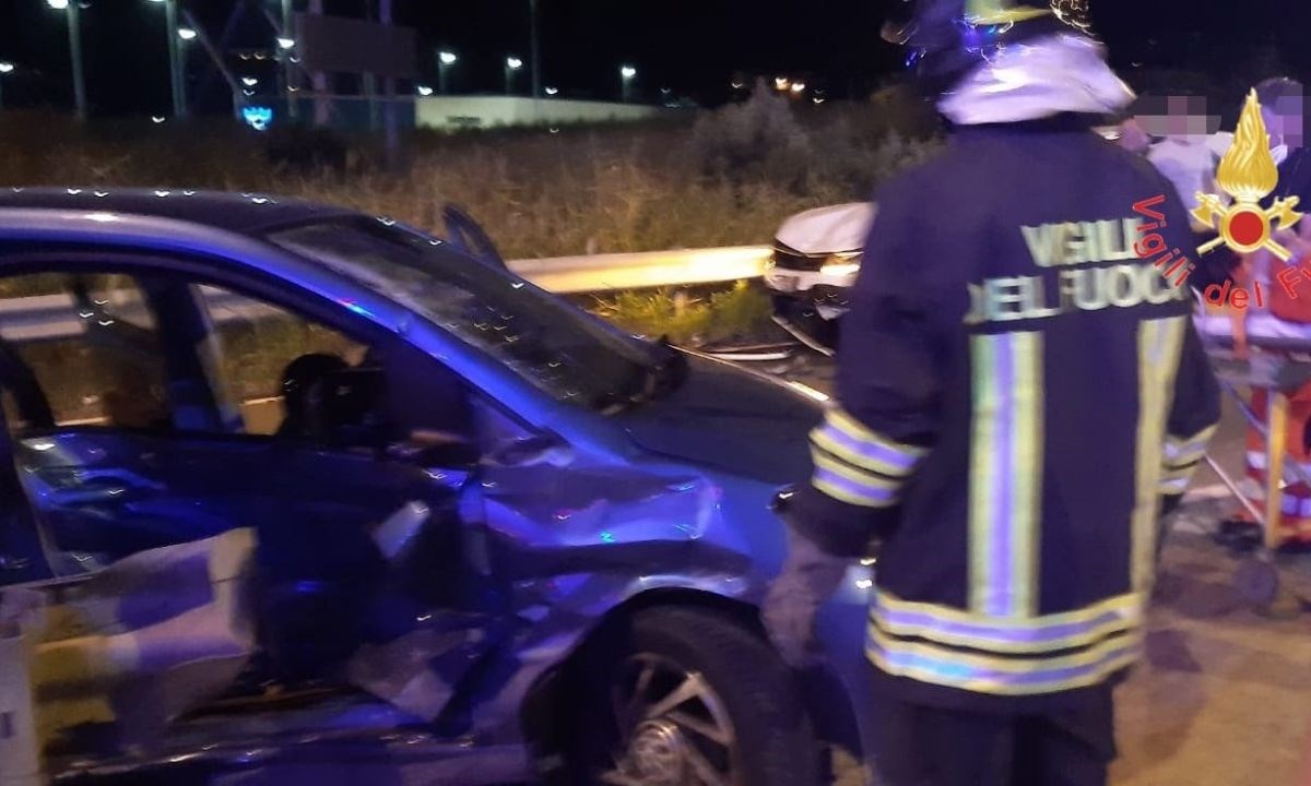 L’impattoIncidente sulla ss 106 a Soverato, un ferito nello scontro tra due auto