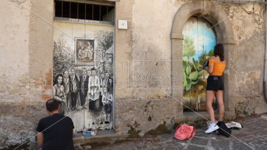 Arte in CalabriaI vecchi portoni raccontano, il concorso pittorico per dare nuova linfa al centro storico di Zungri
