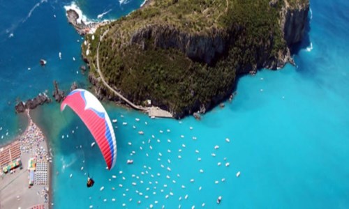 Arrampicate e voli in parapendio: ecco alcuni degli sport estremi da fare in Calabria per chi ama l’adrenalina