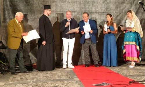 La manifestazioneA Civita la grande festa dell’Arberia: consegnati i diplomi ai nuovi cavalieri di Skanderbeg