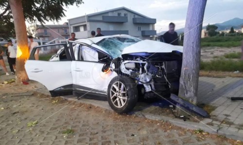 L’impattoIncidente a Corigliano Rossano, auto si schianta contro un albero: ferito il conducente