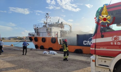 La tragediaEsplosione su un rimorchiatore nel porto di Crotone: tre morti e un ferito grave