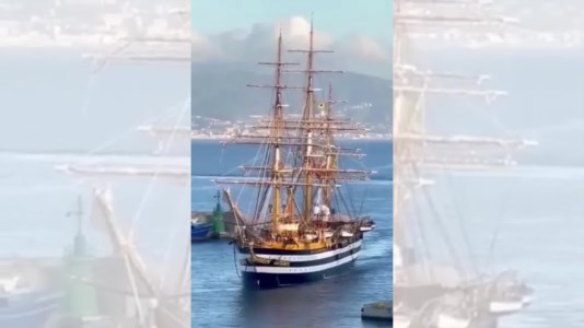 L’arrivo della nave scuola Amerigo Vespucci a Reggio Calabria (Video Giuseppe Daniele Canale)