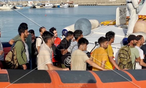 Emergenza senza fineAncora uno sbarco a Roccella, quattromila i migranti arrivati da inizio anno: «Locride al collasso»