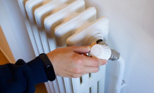 Nuove misureGas, stretta sul riscaldamento: termosifoni giù di 1 grado negli edifici. Pubblicato il regolamento