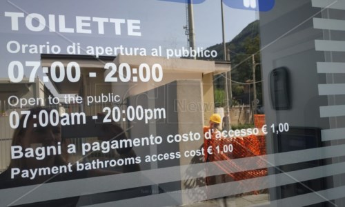 Il casoVietato fare pipì gratis e dopo le 20: bagni a pagamento (e a tempo) nella nuova stazione di Vibo-Pizzo