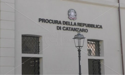 ’NdranghetaIsola Capo Rizzuto, 20 anni di estorsioni a imprenditore edile: chieste condanne per 5 persone