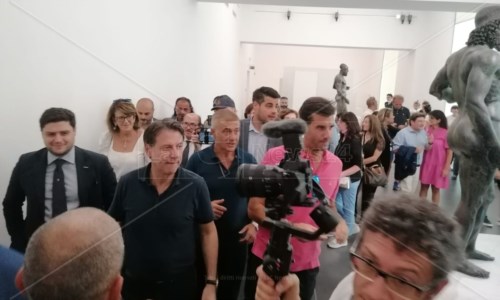Politiche 2022Conte (M5s) in Calabria: «Parassiti i mafiosi, non chi percepisce il reddito di cittadinanza»