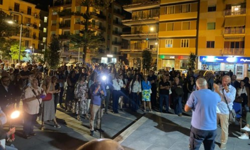 Caro energiaImprenditori e cittadini in piazza a Soverato: «Dalla politica risposte lente e inefficaci»