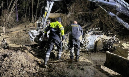 La vettura di Brunella recuperata dai soccorritori
