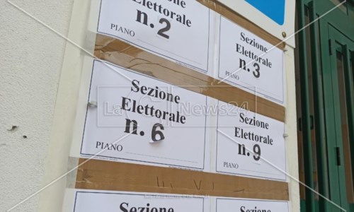 Elezioni amministrativeBallottaggi, seggi riaperti: si vota fino alle 15. In Calabria sfida aperta a Vibo Valentia, Gioia Tauro e Montalto