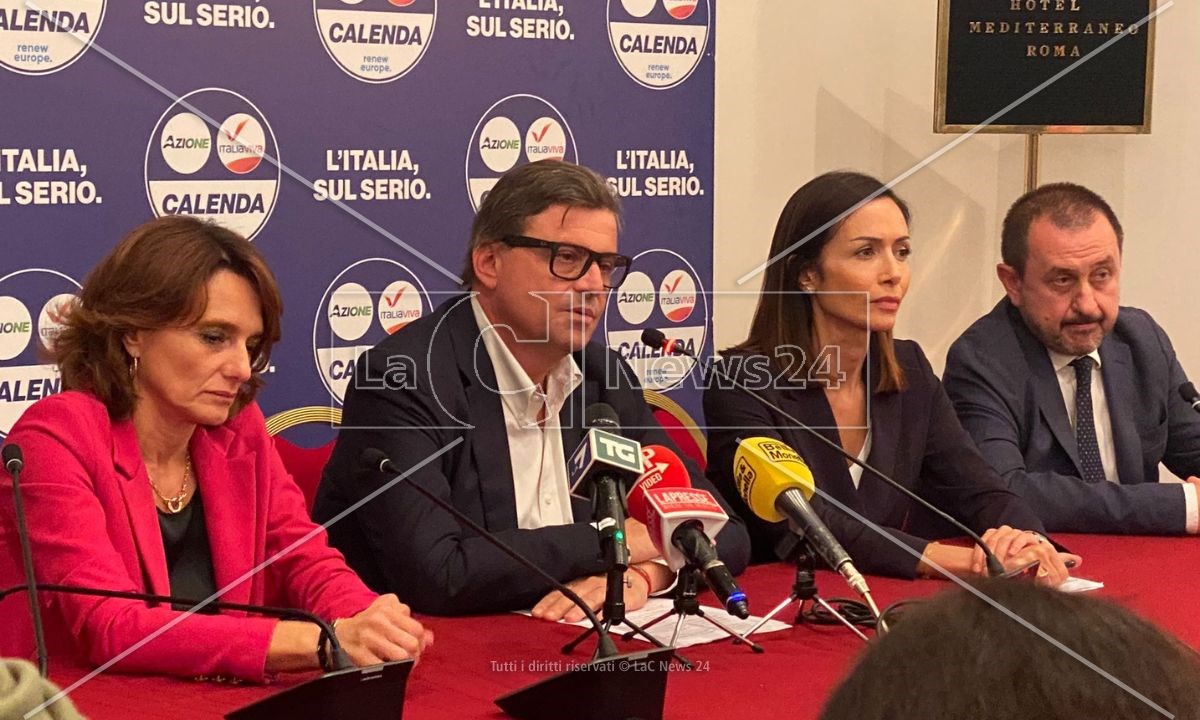 Calenda in conferenza stampa a Roma