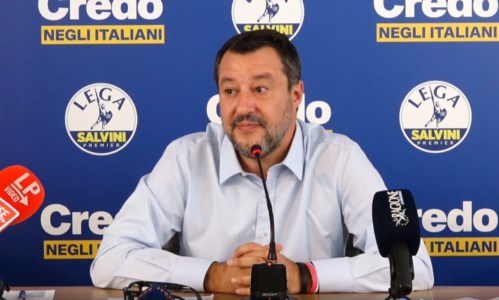Salvini in conferenza stampa (foto ansa)