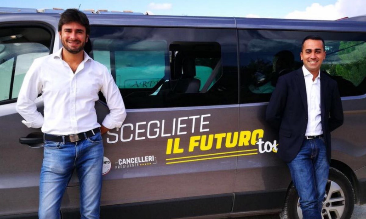 Alessandro Di Battista e Luigi Di Maio in una foto risalente al 2017 (immagine dal profilo fb di Di Battista)