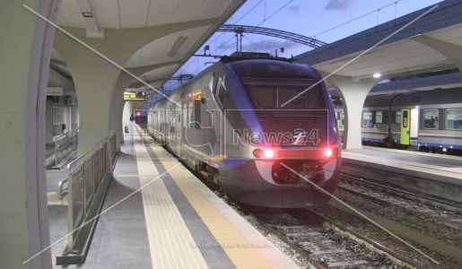 Il reportageStangata sui biglietti, l’ira dei pendolari: «Treni vecchi e spesso in ritardo, aumenti ingiustificati»