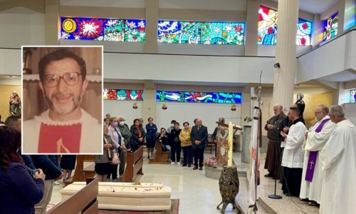 La cerimoniaSan Giovanni in Fiore, morì 36 anni fa: ora Padre Antonio è tornato nella sua chiesa