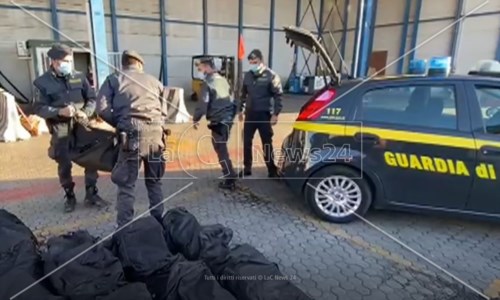 Arresti in CalabriaNarcos e portuali infedeli: così arrivavano a Gioia tonnellate di cocaina con la regia della ‘ndrangheta