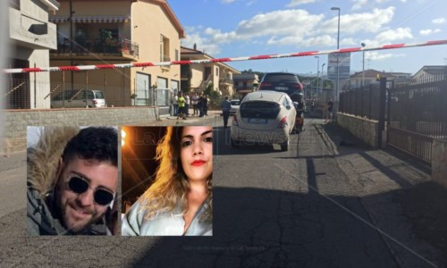Sullo sfondo il luogo del delitto, nei riquadri Antonio Russo e Ilaria Sollazzo