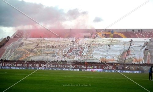 La curva sud dello stadio Granillo in occasione di Reggina-Cosenza della stagione 2021/2022