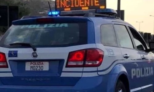 Salerno-Reggio CalabriaIncidente sull’A2 nel Cosentino, 7 feriti nell’impatto di un’auto contro guard rail: minore in gravi condizioni