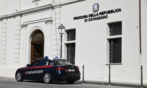 Le indaginiSfruttamento della prostituzione nel Catanzarese: cinque arresti e appartamenti sequestrati - NOMI