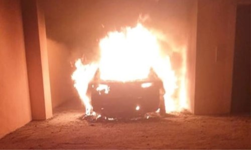 Incendio auto, immagine di repertorio