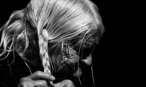 FotografiaA Cosenza gli scatti di Raffaele Montepaone per raccontare la forza e la bellezza dei centenari calabresi