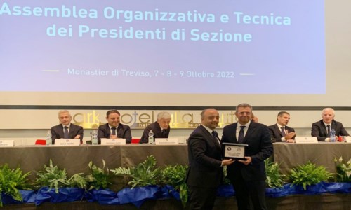 Il riconoscimentoA Franco Longo il Premio Gonella: è il miglior presidente d’Italia del Comitato Regionale Arbitri