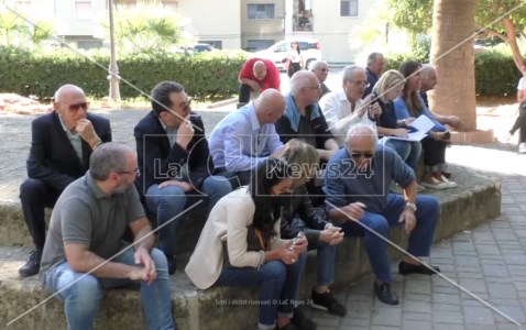 Analisi della sconfittaLa sinistra della Locride riparte dall’autocritica, dibattito in piazza a Caulonia: «Perso il contatto con la gente»